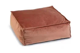 Designed by lotte velveti - kattenkussen - fluweel - roze - 50x50x20 cm
